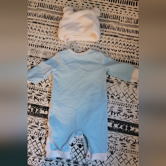 Holiday Time Baby Christmas Critter Romper and Hat, size 3-6 months - Picture 3 of 5